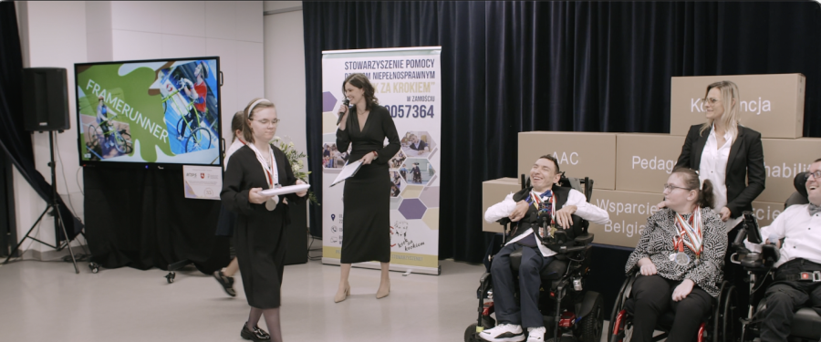 premiera filmu „Krok za krokiem” do sukcesu!